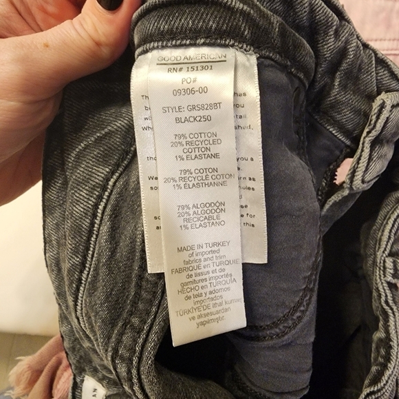 Good American Black Denim Shorts Size 8/29 - Picture 3 of 5